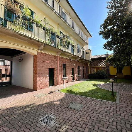 Guest House Sansiro Fiera Milano Exteriör bild
